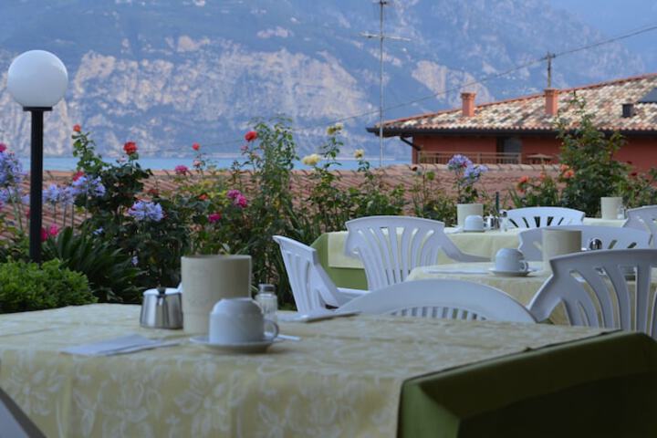 Breakfast/Coffee Service 45 of 68