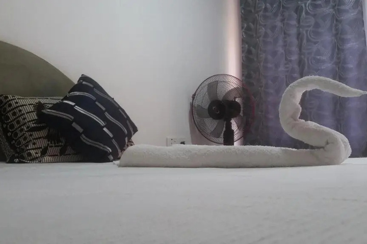 Room 2 of 8