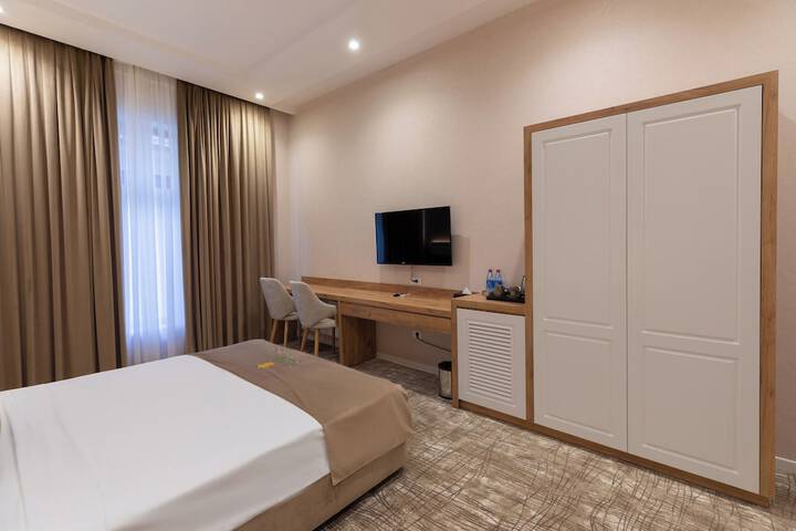 Room 15 of 33