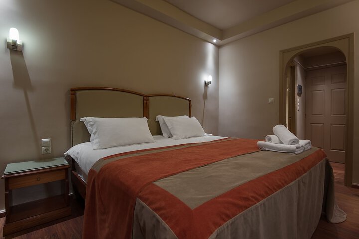 Room 6 of 24