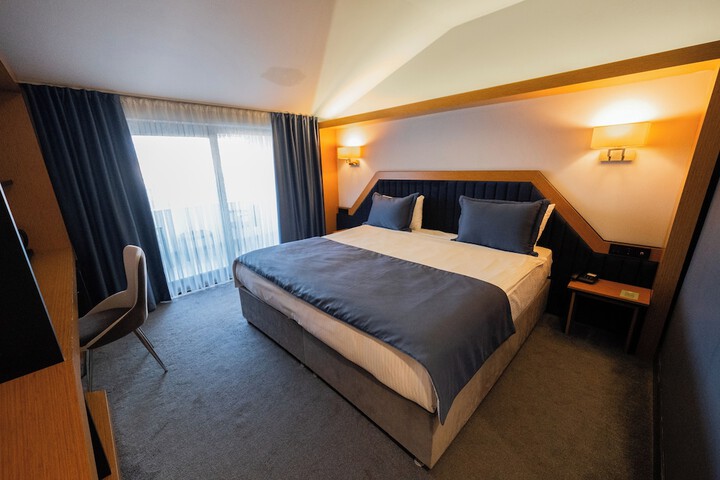 Roof 264 Hotel and Suites