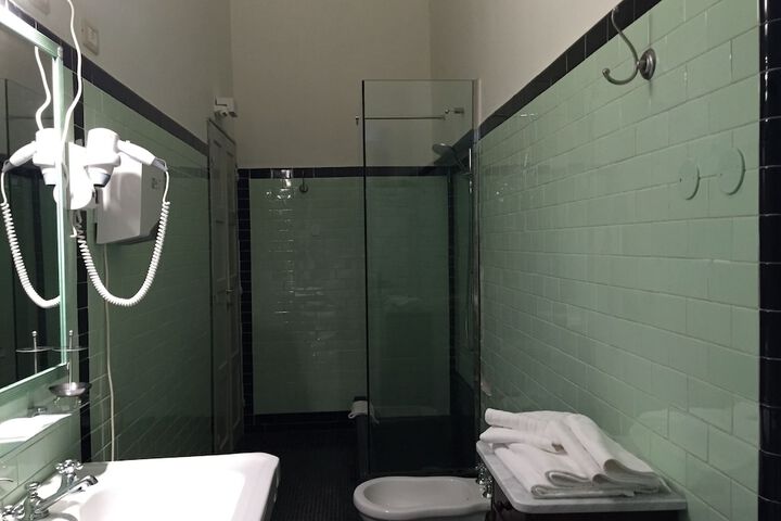 Room 21 of 60