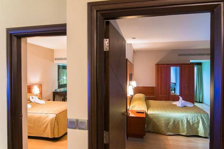 Room 2 of 39