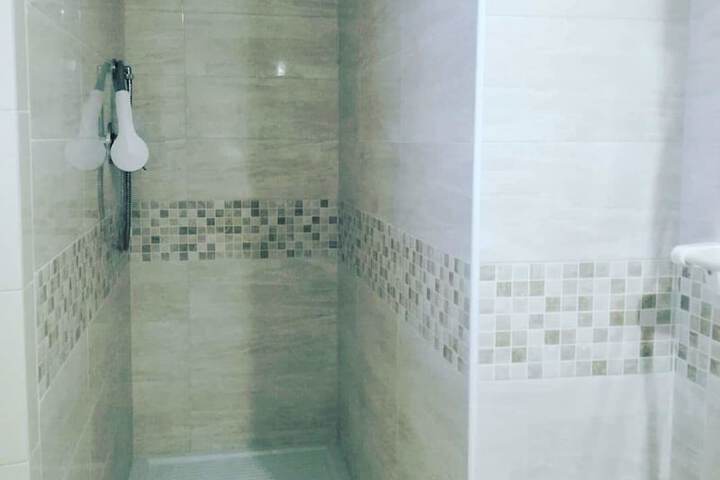 Room 9 of 10