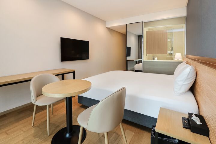 Room 7 of 48