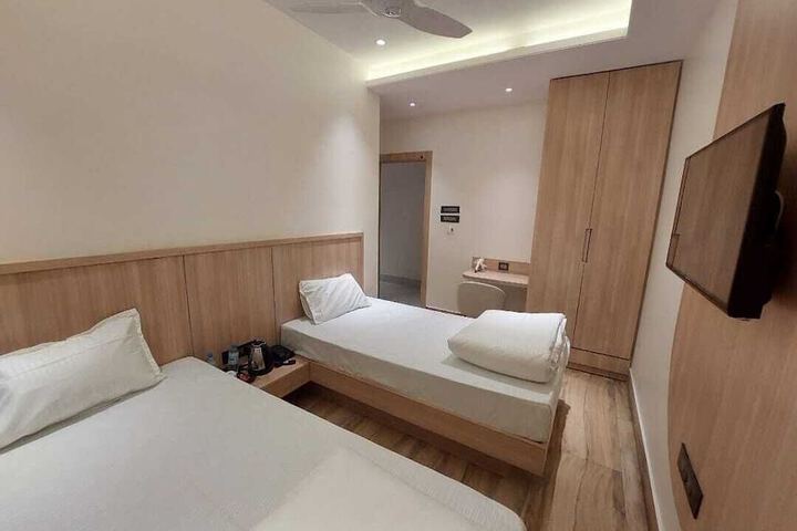 Room 2 of 6