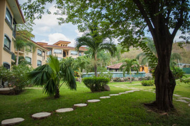 Hotel Exterior 6 of 32
