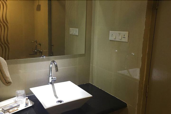 Room 10 of 25