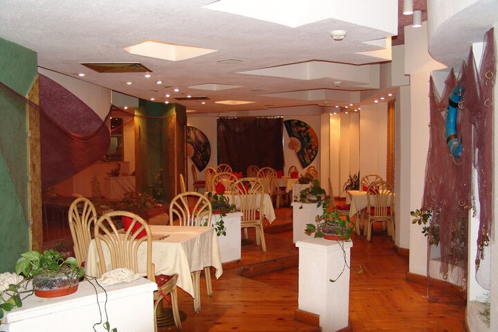 Dining 35 of 50