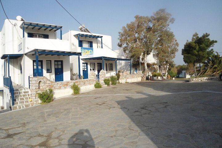 Free Sun Rooms and Apartments in Paros