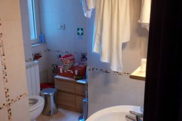 Room 2 of 16