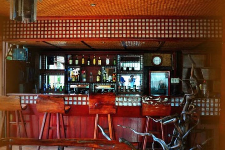 Lounge 18 of 27