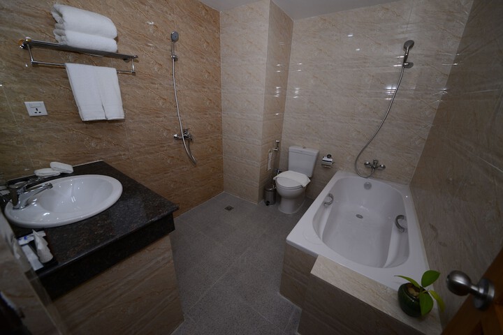 Room 25 of 43