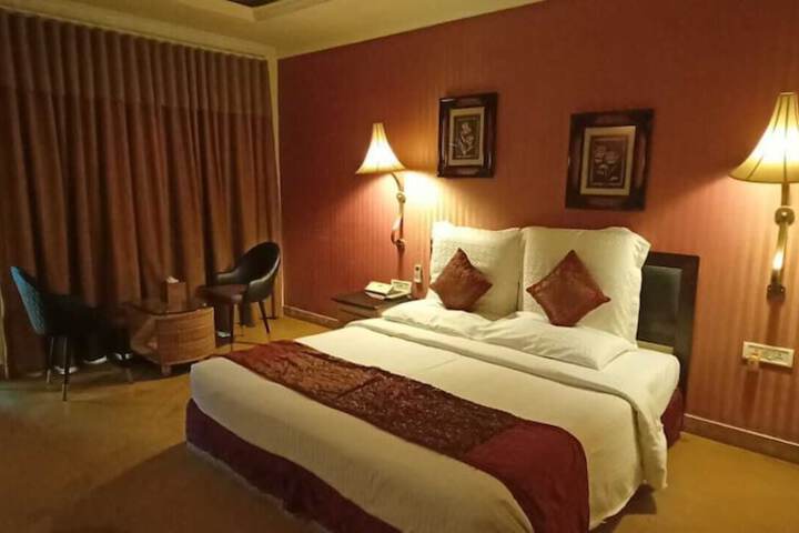 Room 3 of 10