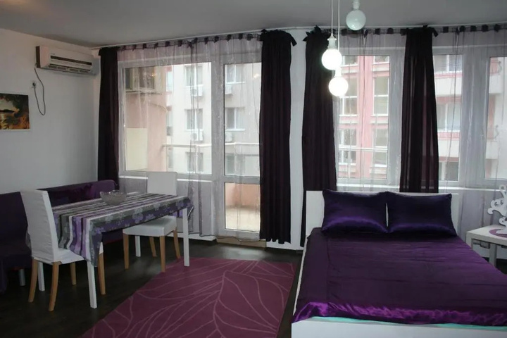 Room 5 of 16