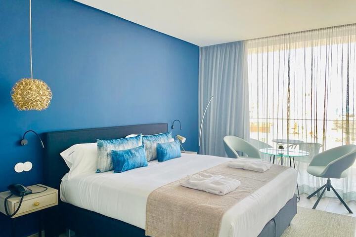 Room 6 of 22