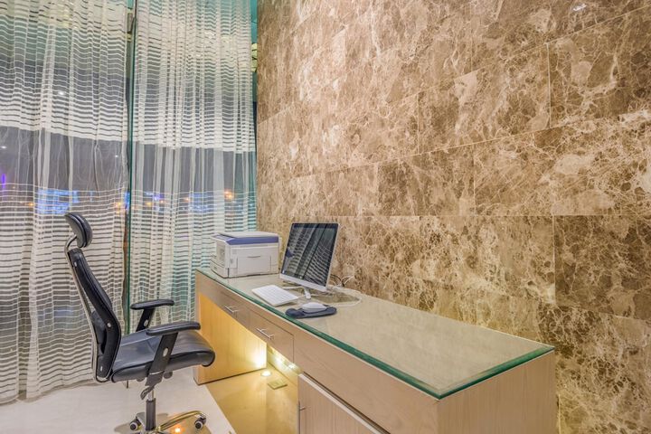Business Center 114 of 124