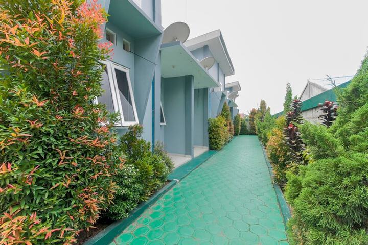 Exterior of RedDoorz near Universitas Palangkaraya