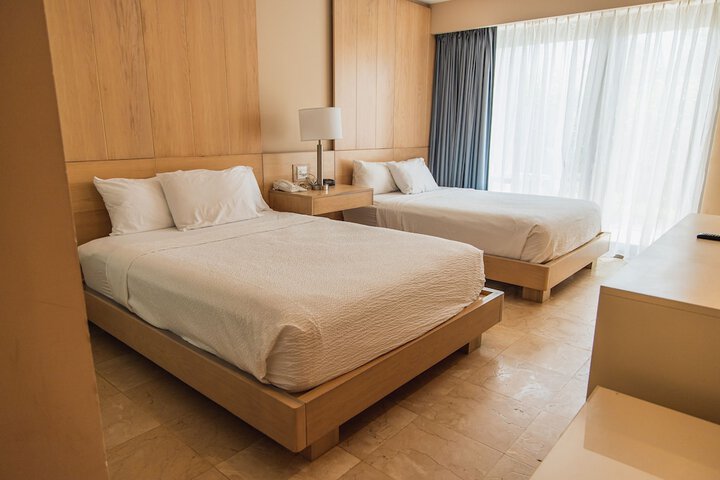 Room 10 of 104