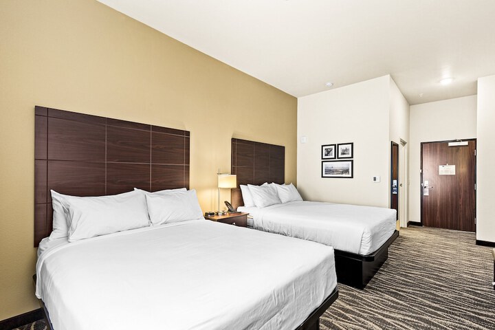 Quadruple Accessible Queen Size Bed (10 of 10)