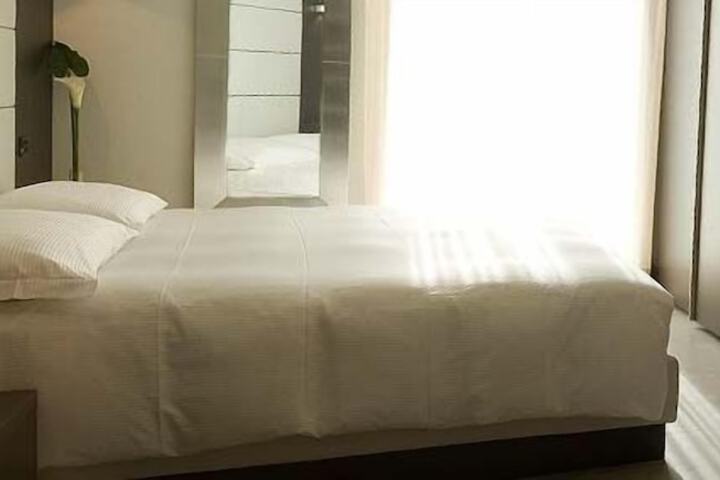 Room 7 of 32