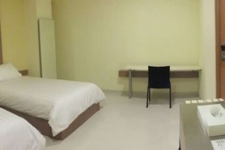 Room 17 of 35