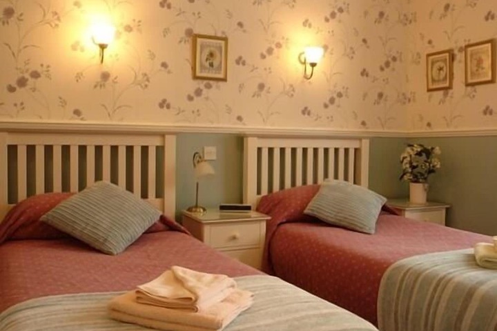 Room 10 of 25