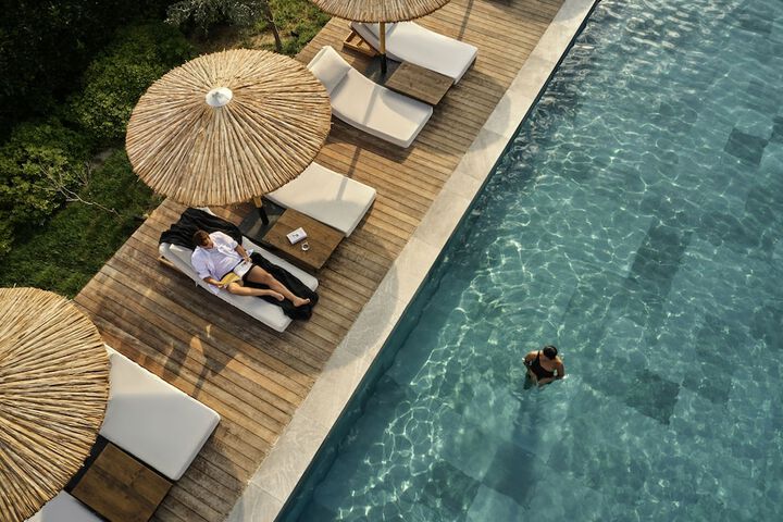 Sundeck 66 of 76