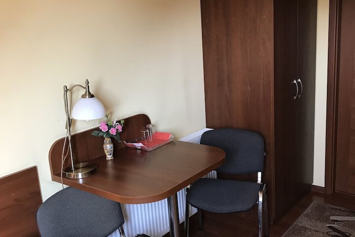 Room 8 of 17