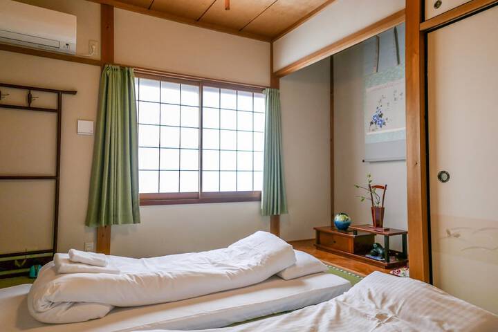 Room 12 of 64