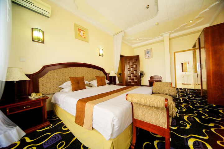 Room 14 of 30