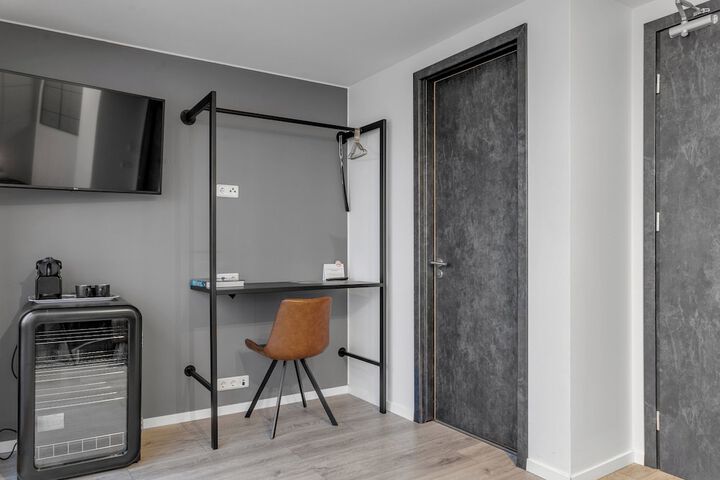 Room 141 of 219