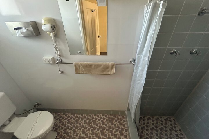 Room 9 of 11