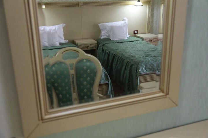 Room 15 of 37