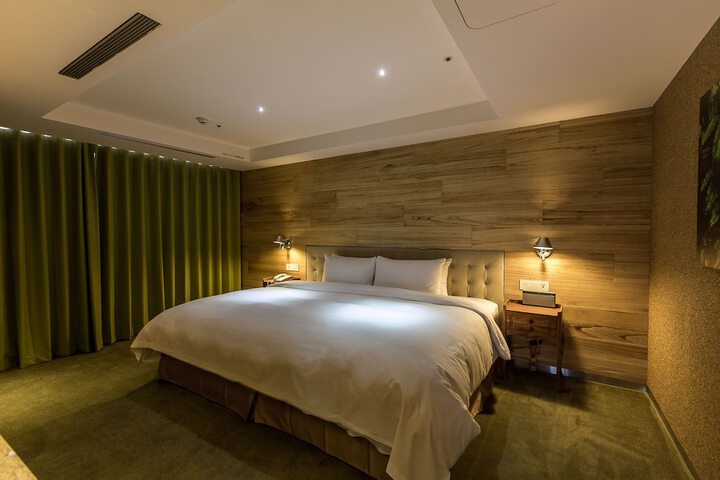 Room 33 of 105
