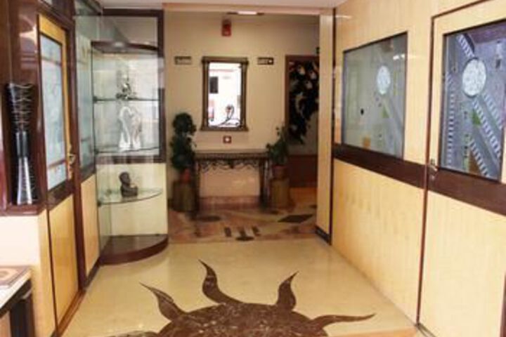 Ballroom/Hall 19 of 26