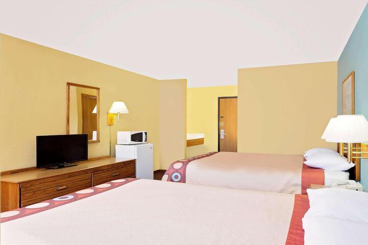 1 Queen Bed (8 of 19)