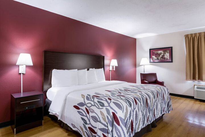 Superior King Bed (5 of 9)