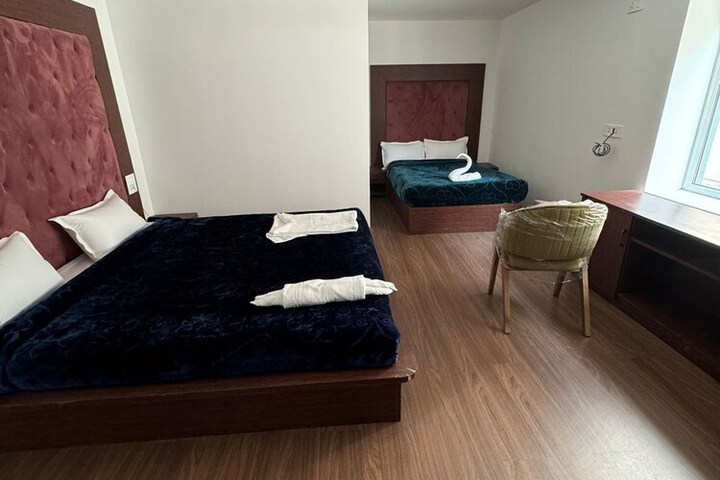 Room 5 of 13