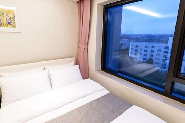Room 18 of 43