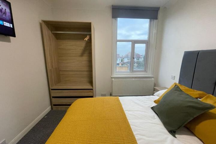 Room 9 of 129