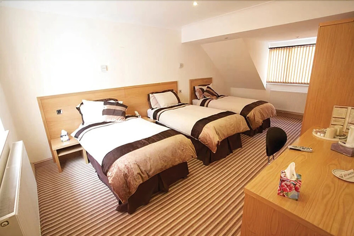 Room 3 of 8