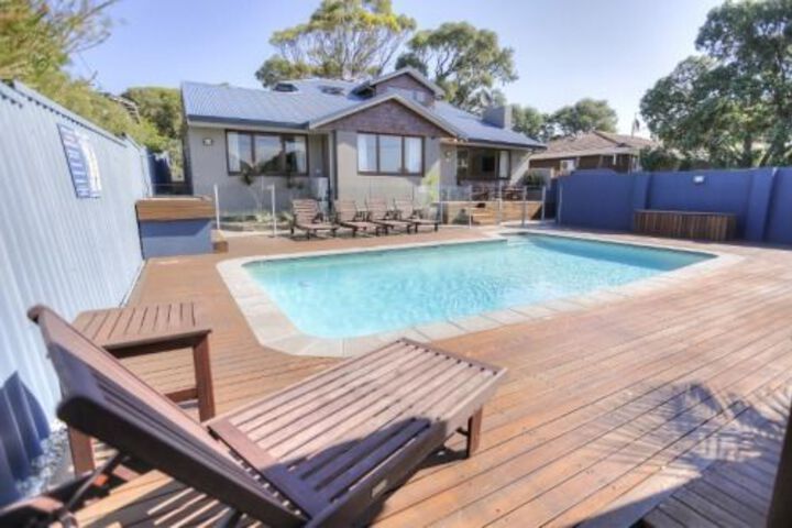 Pool 19 of 24