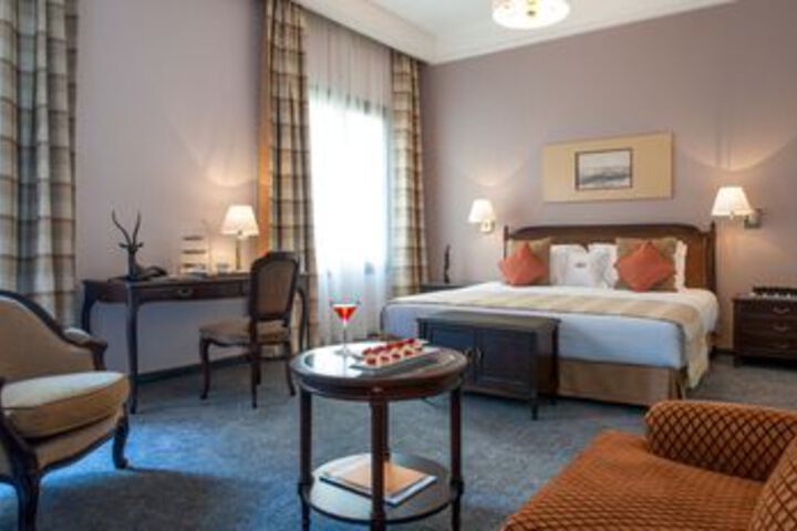 Hotel Suite Photo