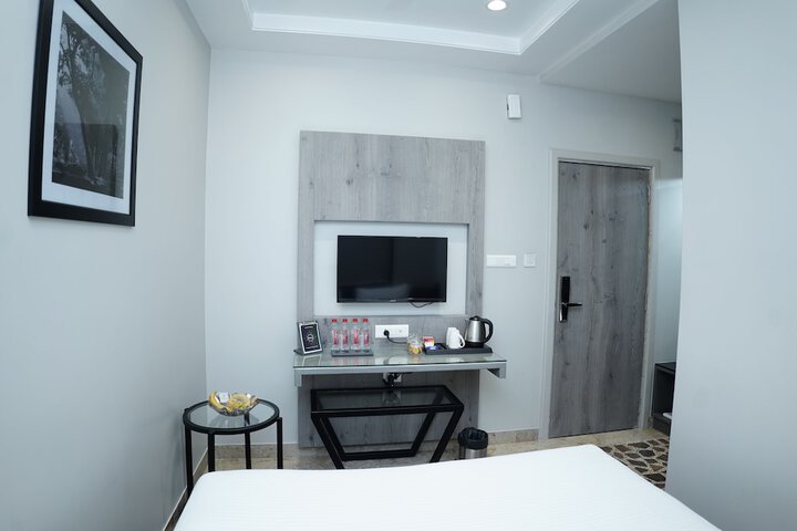 Room 2 of 11