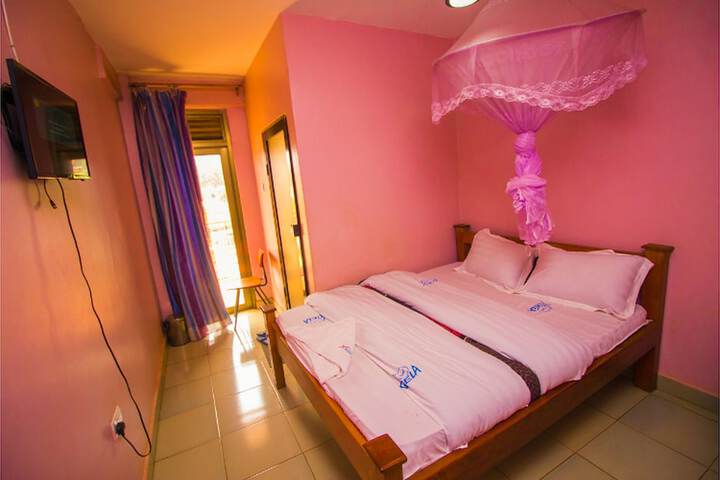 Room 5 of 14