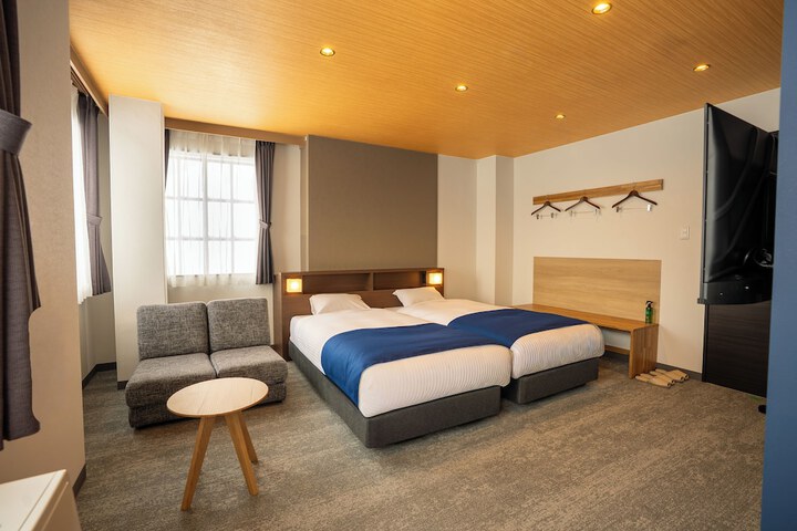 Room 12 of 39