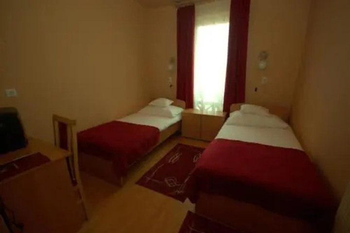 Room 4 of 19