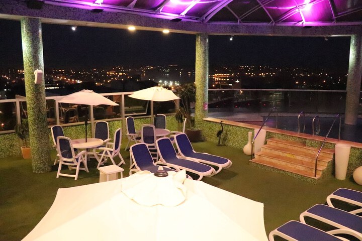 Sundeck 80 of 80