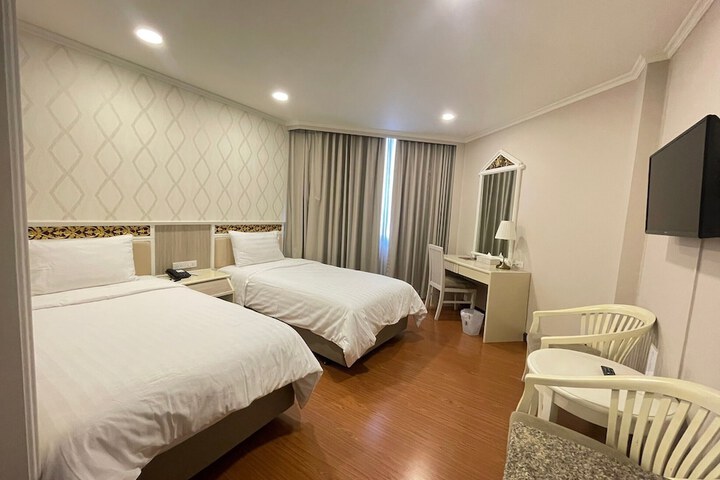 Room 13 of 65